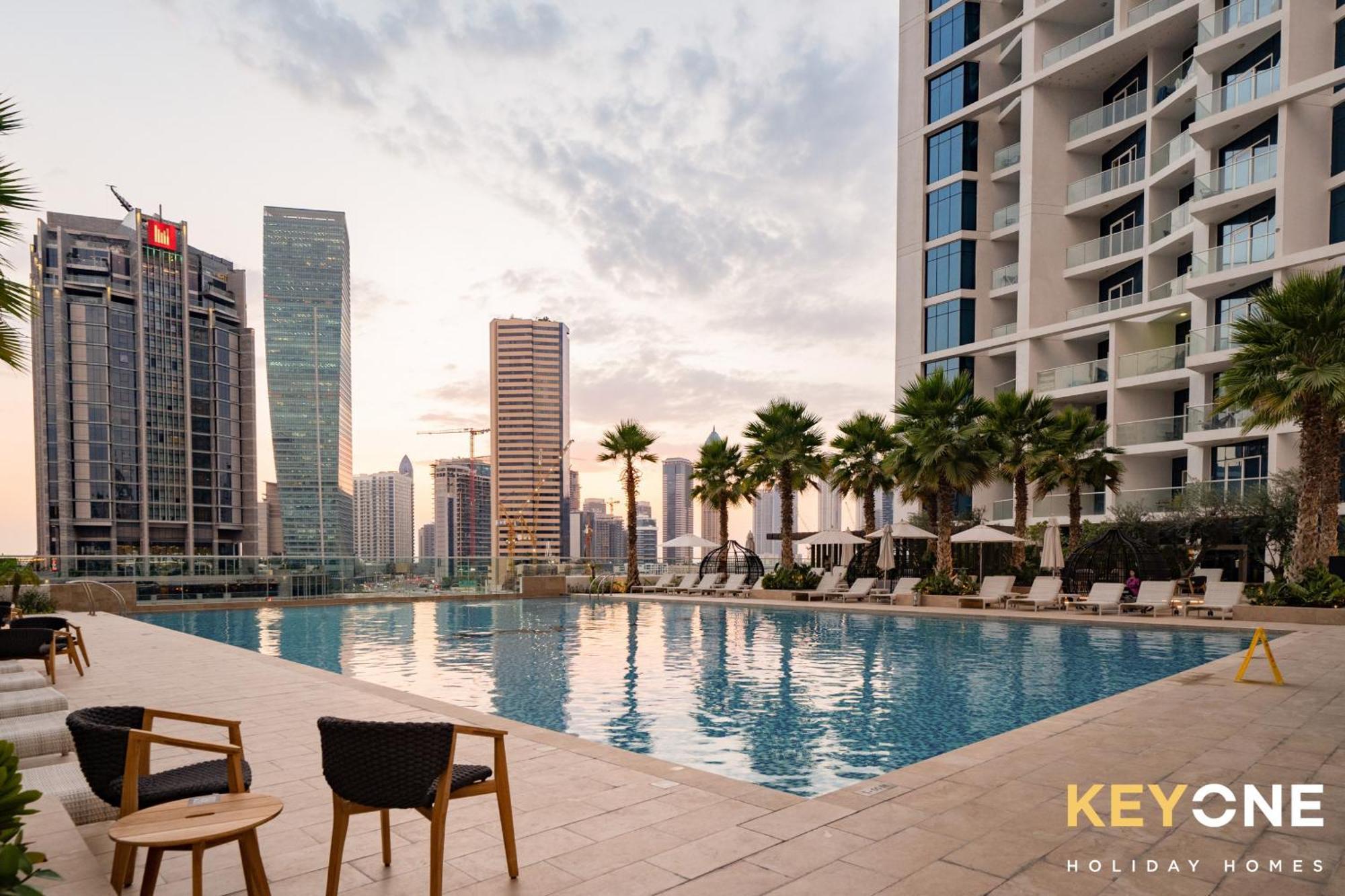 Sleek Studio In Prive With Stunning Canal View Dubai Exterior foto